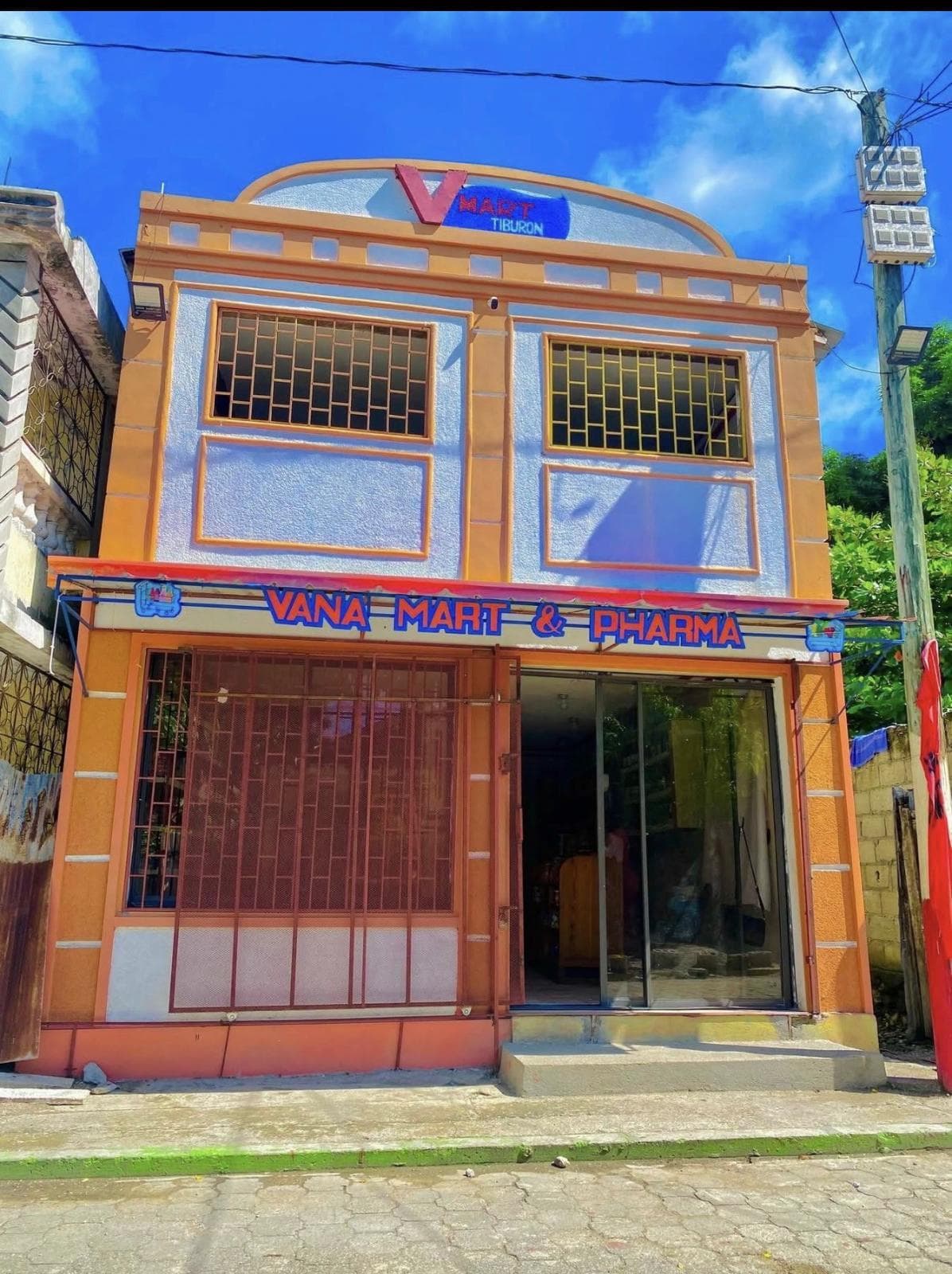 Fasad Vana Mart nan Tiburon